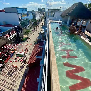 Hostel Why Not Rooftop Party Playa del Carmen